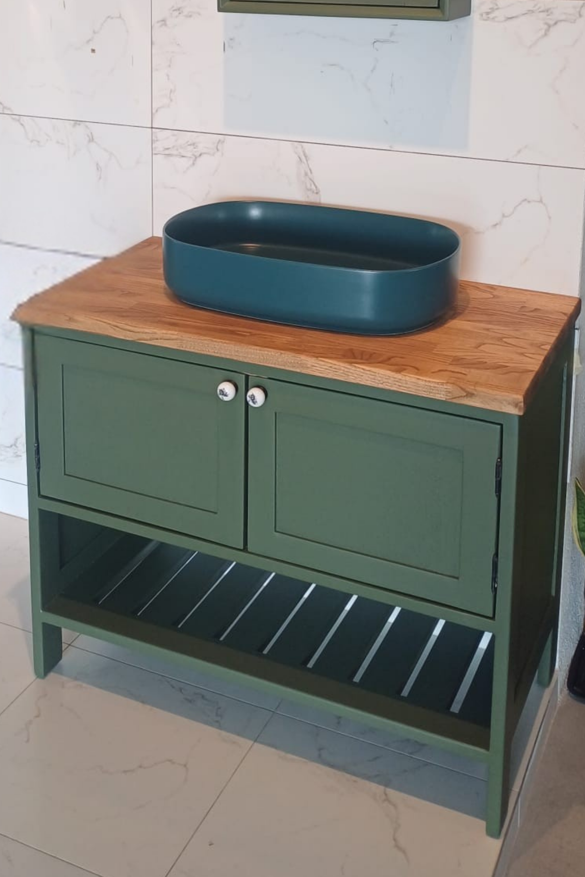 90 cm retro yeşil banyo dolabı seti, su geçirmez masif ahşap tezgahlı ve aynalı model