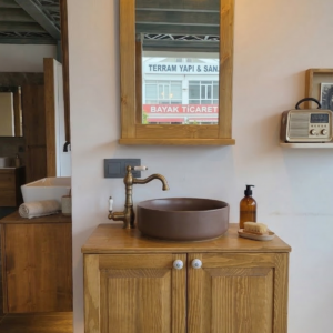 70 cm masif doğal ahşap banyo dolabı seti, su geçirmez cilalı ve aynalı model