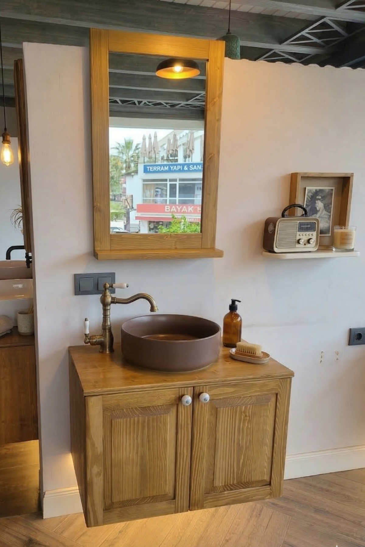 70 cm masif doğal ahşap banyo dolabı seti, su geçirmez cilalı ve aynalı model