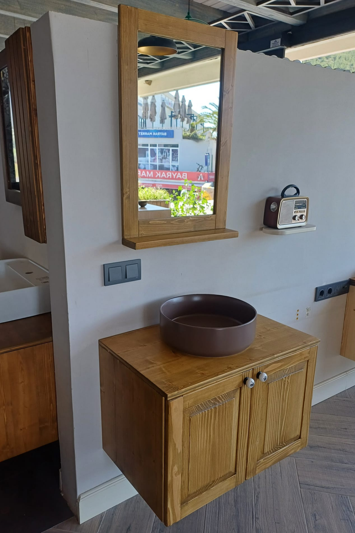 70 cm masif doğal ahşap banyo dolabı seti, su geçirmez cilalı ve aynalı model