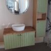 90 cm banyo dolabı seti, boy dolaplı, lavabolu ve LED aynalı, doğal ahşap ve 4 kat lake boyalı.