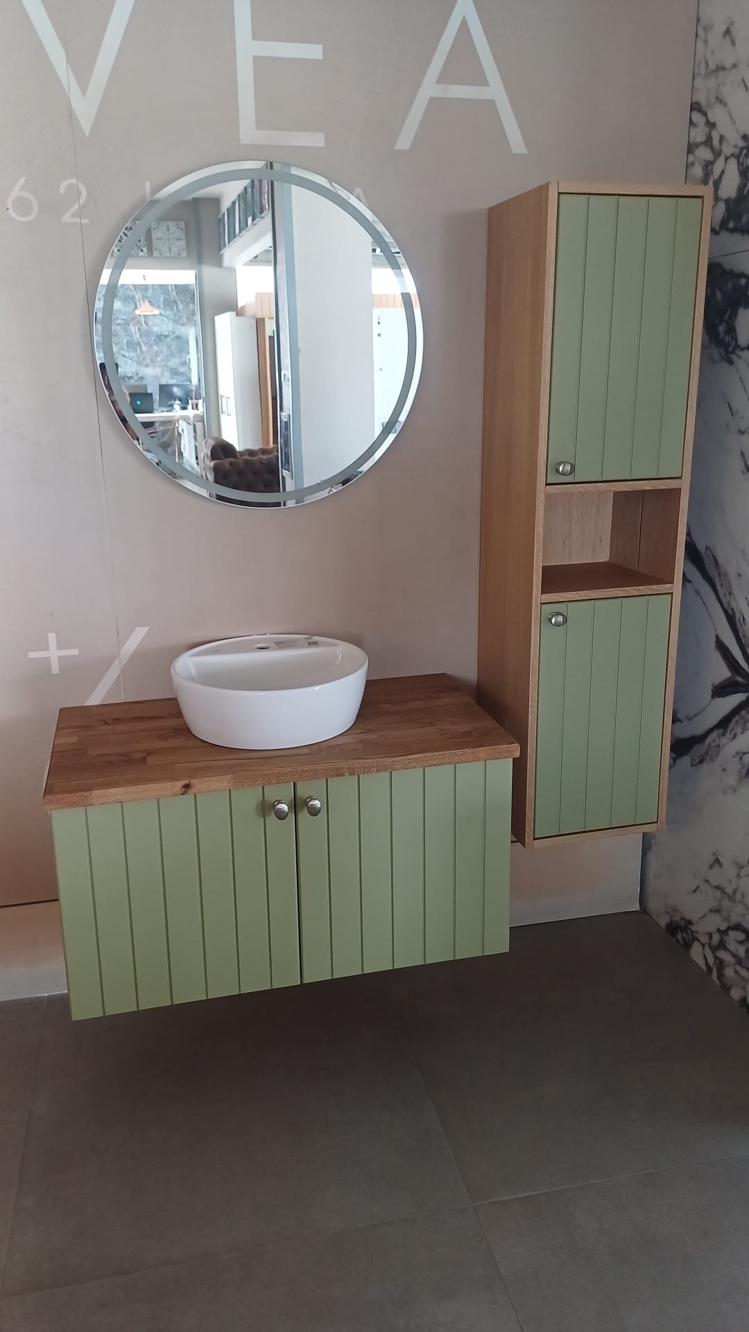 90 cm banyo dolabı seti, boy dolaplı, lavabolu ve LED aynalı, doğal ahşap ve 4 kat lake boyalı.