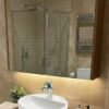 85 cm 2 kapaklı asma banyo dolabı, MDF gövdeli, aynalı üst dolaplı