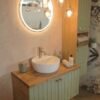 90 cm banyo dolabı seti, boy dolaplı, lavabolu ve LED aynalı, doğal ahşap ve 4 kat lake boyalı.